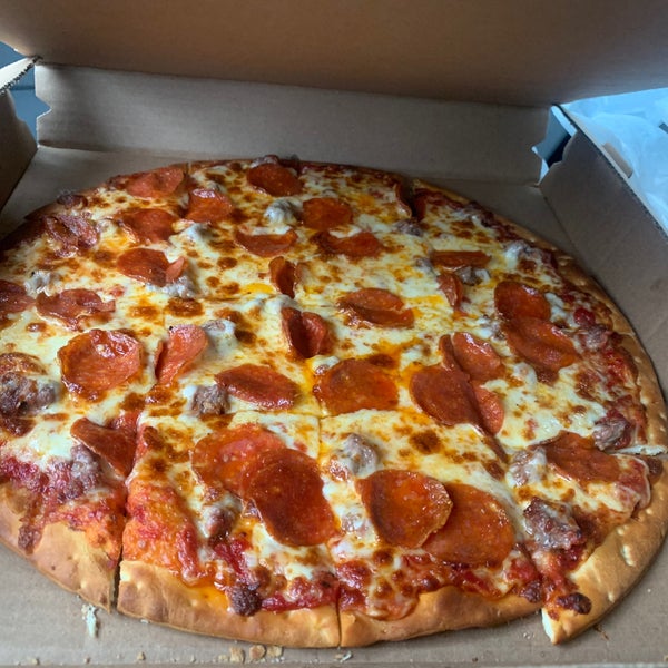 Pizzeria Aroma Pizzeria in Chicago