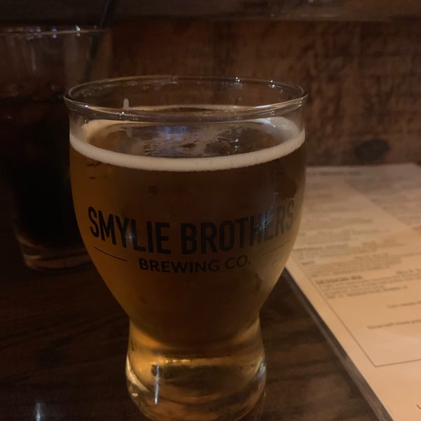 Das Foto wurde bei Smylie Brothers Brewing Co. von Kevin N. am 5/26/2019 aufgenommen
