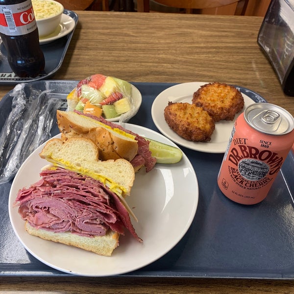 Photo taken at Shapiro&#39;s Delicatessen by Kevin N. on 3/27/2021