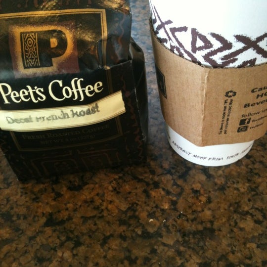 Foto tirada no(a) Peet&#39;s Coffee &amp; Tea por Vickie C. em 10/9/2012