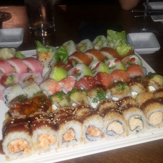 Foto scattata a Blue Sushi Sake Grill da Aysha L. il 1/4/2014