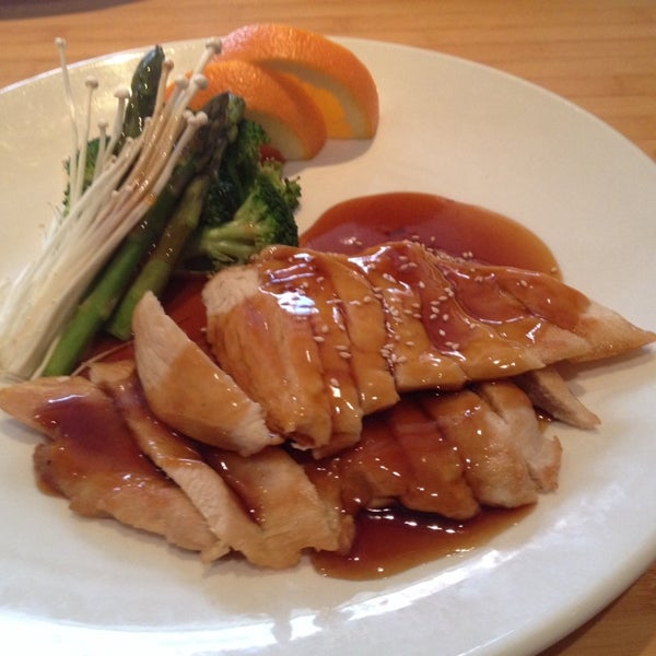 Das Foto wurde bei Miso Japanese Restaurant von Mel F. am 12/19/2013 aufgenommen