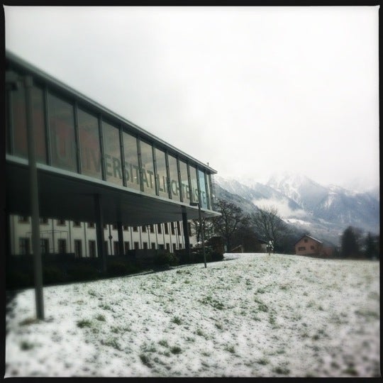 Foto tirada no(a) Universität • Liechtenstein por Nicole T. em 12/5/2012