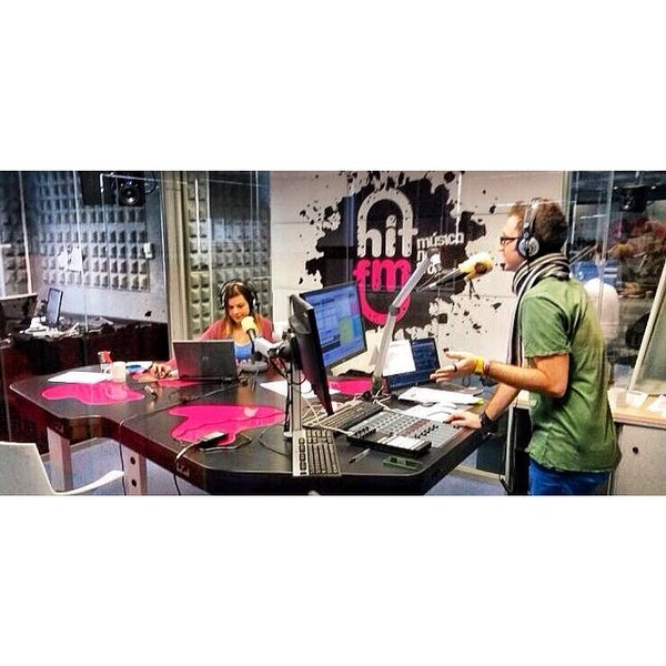 รูปภาพถ่ายที่ HIT FM - Música Non Stop โดย Jesús T. เมื่อ 2/13/2014