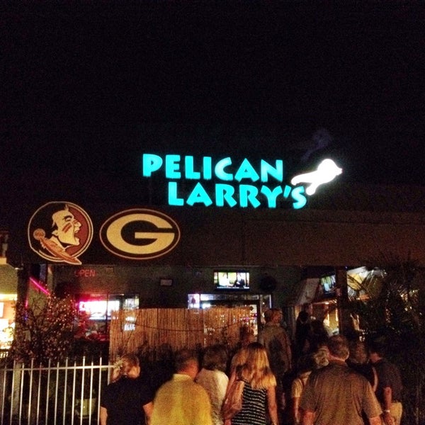 Foto diambil di Pelican Larry’s Raw Bar &amp; Grill - Pine Ridge Rd oleh Kerri M. pada 8/30/2014