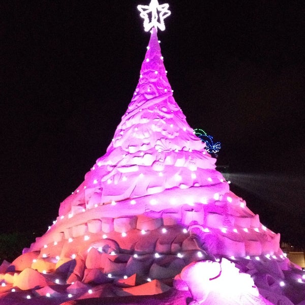 Photos at Sandi The Sand Christmas Tree Sculpture Garden in West Palm