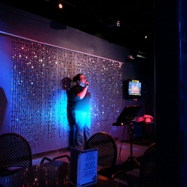 Foto tirada no(a) Kroaky&#39;s Karaoke por Evie T. em 1/10/2014