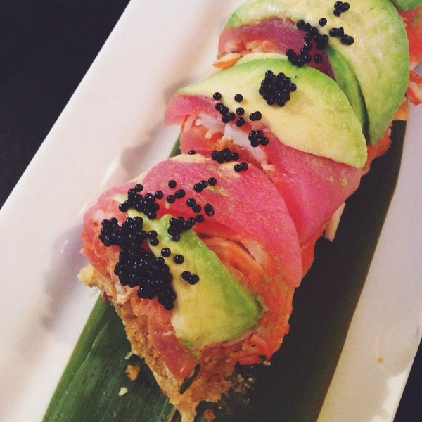Снимок сделан в The Sushi Place &amp; Patio Lounge пользователем Jacqueline A. 2/17/2015