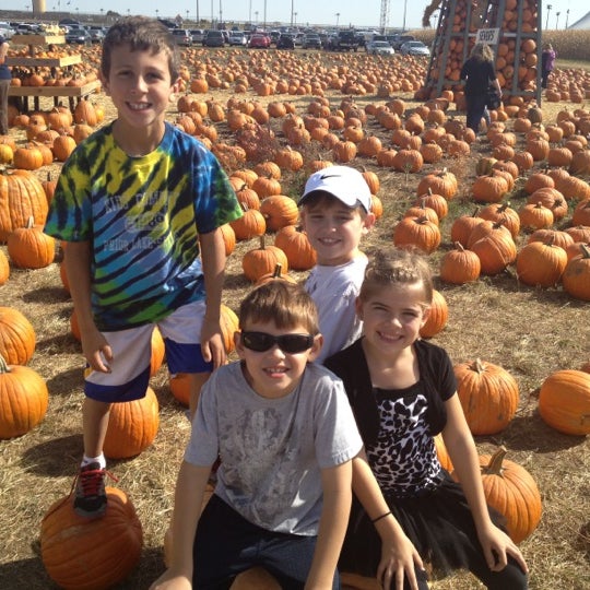 Photo taken at Sever&#39;s Corn Maze &amp; Fall Festival by Renee W. on 9/30/2012