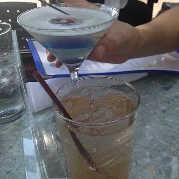 7/21/2013에 Alexia, T.님이 Dolphin Restaurant, Bar, and Lounge에서 찍은 사진