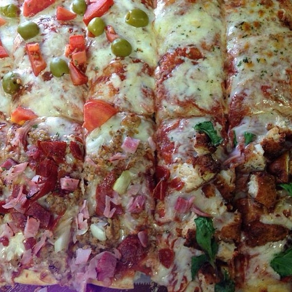 Das Foto wurde bei Jigsy&#39;s Old Forge Pizza von Jigsy&#39;s Old Forge Pizza B. am 10/24/2013 aufgenommen