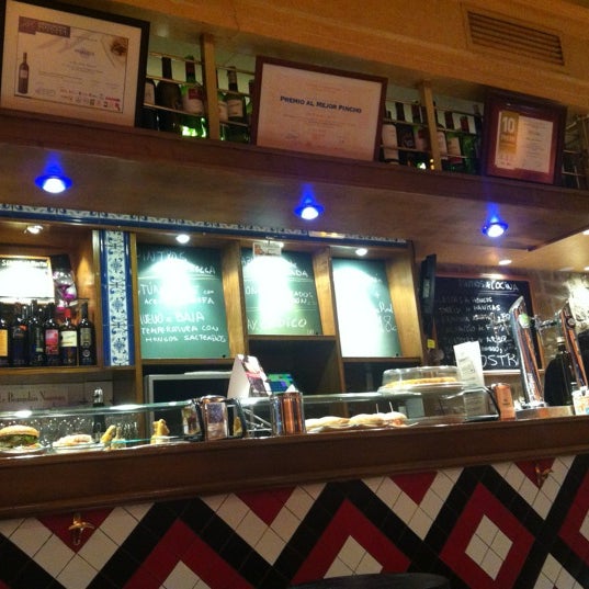 11/30/2012 tarihinde Veronica B.ziyaretçi tarafından Restaurante Baserri'de çekilen fotoğraf