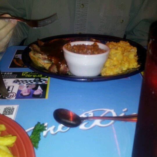 Foto tirada no(a) 63 Diner por Julie C. em 1/11/2013