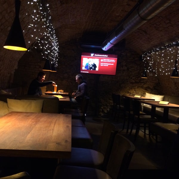 รูปภาพถ่ายที่ TWO FACES cocktail • bar • café โดย Janan P. เมื่อ 12/27/2014