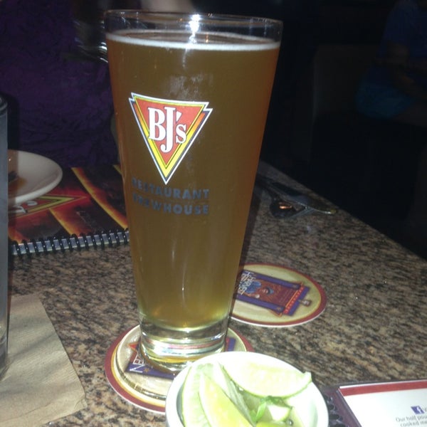 Photo taken at BJ&#39;s Restaurant &amp; Brewhouse by Michael D. on 6/6/2013