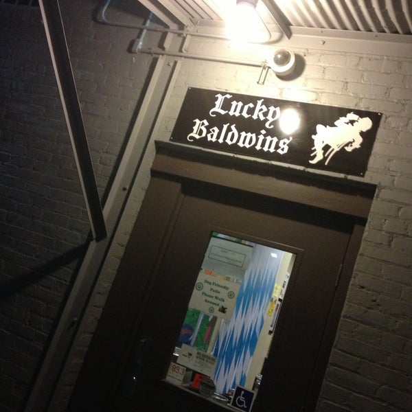 รูปภาพถ่ายที่ Lucky Baldwin&#39;s Trappiste Pub &amp; Cafe โดย Danielle S. เมื่อ 5/5/2013