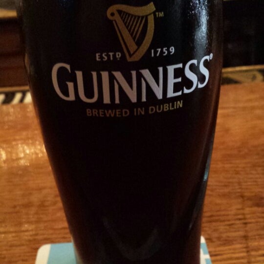 Foto diambil di The Bards Irish Bar oleh Brian D. pada 6/7/2014