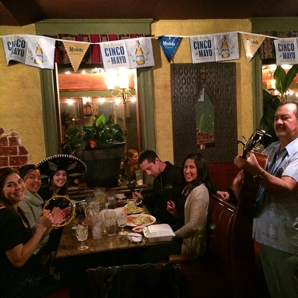 Снимок сделан в El Paisano Mexican Restaurant пользователем Christine N. 12/20/2014