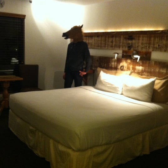 Foto diambil di 968 Park Hotel oleh Juston P. pada 11/23/2012