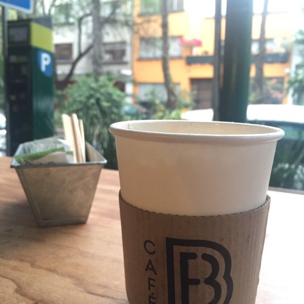 11/24/2015 tarihinde Christian M.ziyaretçi tarafından Café B'de çekilen fotoğraf