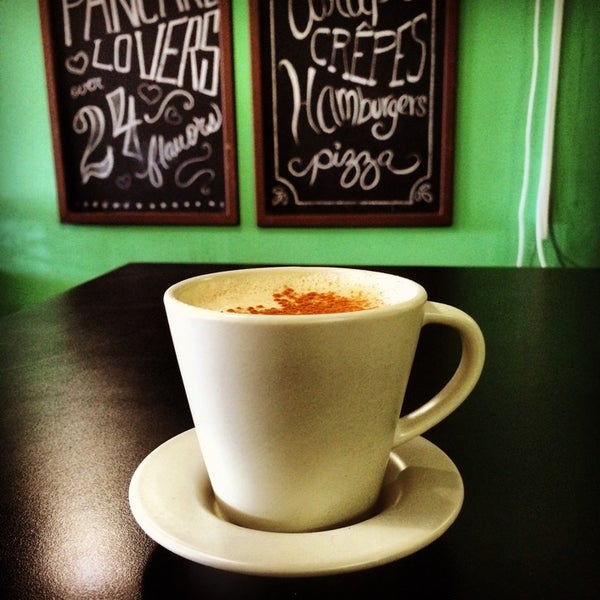 Foto diambil di Verde Menta Café oleh Luis A. pada 9/28/2014
