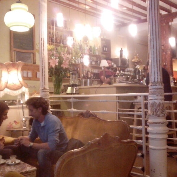 Foto diambil di La Paca Café Bar oleh Eva R. pada 3/28/2014