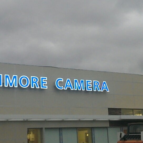 Foto scattata a Kenmore Camera da David B. il 11/15/2013