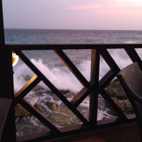 รูปภาพถ่ายที่ Scampi&#39;s Curacao โดย Joost D. เมื่อ 4/27/2014