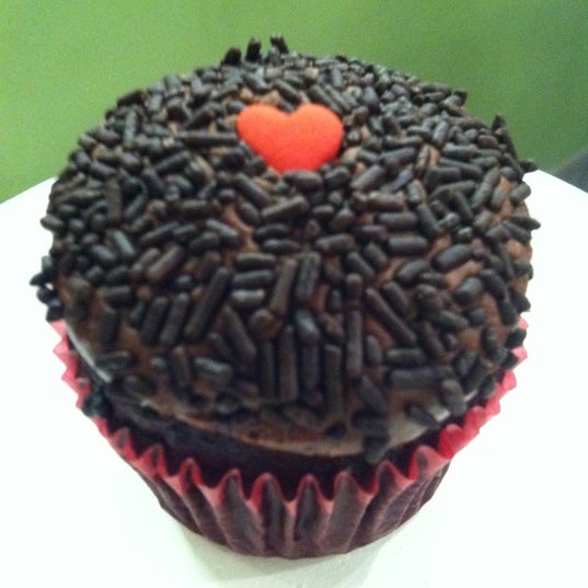 รูปภาพถ่ายที่ Classy Girl Cupcakes โดย Christina B. เมื่อ 10/5/2012