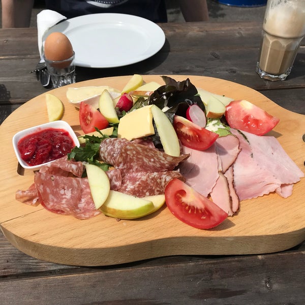 6/30/2018 tarihinde Max B.ziyaretçi tarafından Café Pförtner'de çekilen fotoğraf