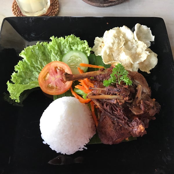 Foto tomada en Nona Bali Restaurant  por Max B. el 3/20/2017