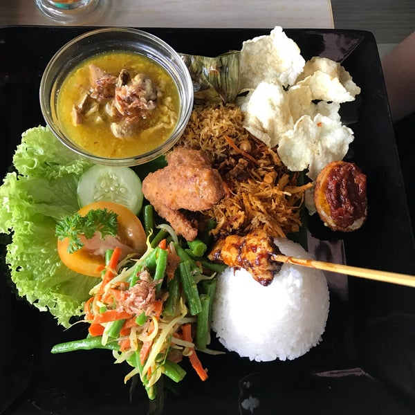 Foto tirada no(a) Nona Bali Restaurant por Max B. em 3/20/2017