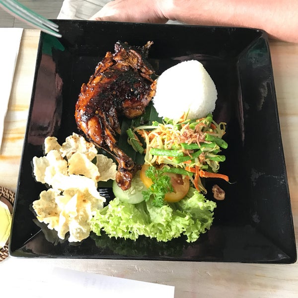 Foto diambil di Nona Bali Restaurant oleh Max B. pada 3/20/2017