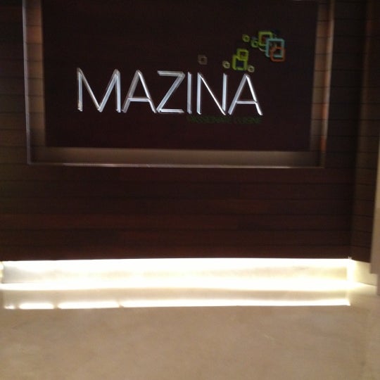Foto tirada no(a) Mazina Restaurant por Mazin A. em 11/20/2012