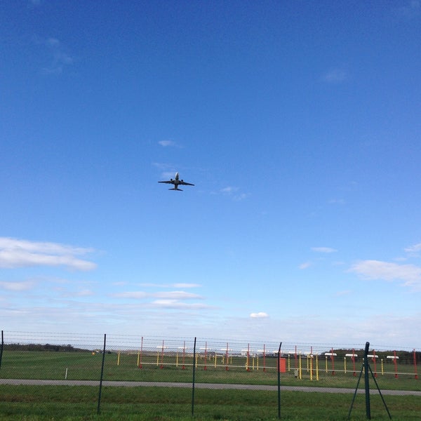 4/28/2013 tarihinde Brian H.ziyaretçi tarafından Eindhoven Havalimanı (EIN)'de çekilen fotoğraf