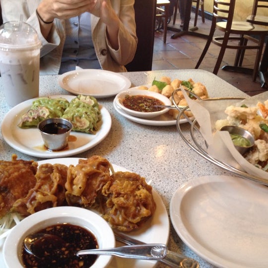 10/15/2012에 Cara M.님이 Blue Koi Noodles &amp; Dumplings에서 찍은 사진