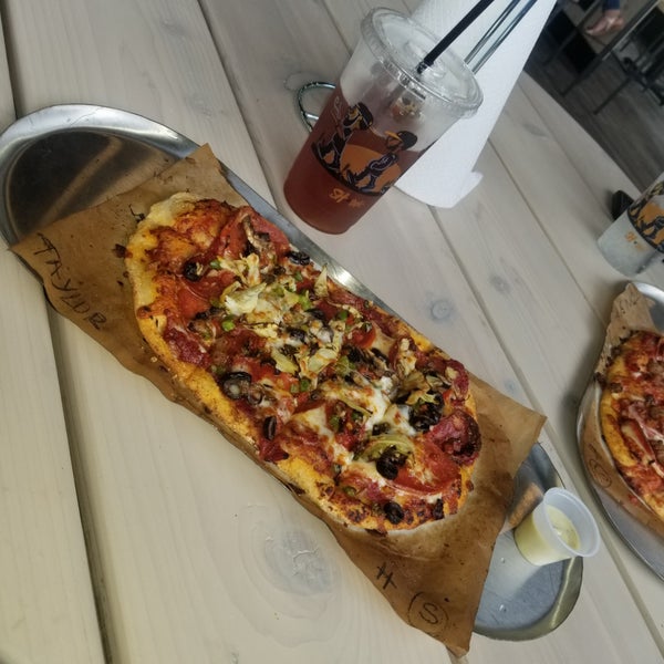 Photo taken at Slim &amp; Husky&#39;s Pizza Beeria by Cherron T. on 5/9/2019