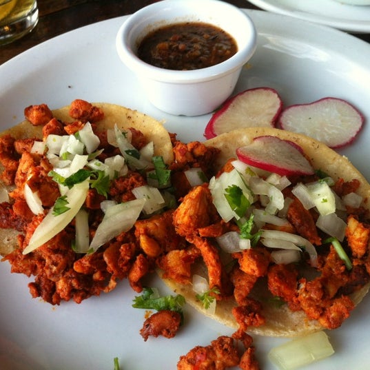 Foto scattata a Taco Rosa Mexico City Cuisine - Irvine da Kathy W. il 8/14/2013