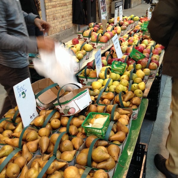 Foto diambil di Wychwood Barns Farmers&#39; Market oleh Kevin F. pada 3/15/2014