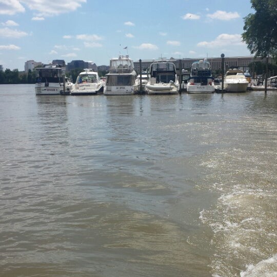 Photo taken at Columbia Island Marina by Oh K. on 5/25/2014