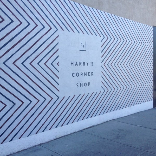 รูปภาพถ่ายที่ Harry&#39;s Corner Shop โดย Caleb F. เมื่อ 5/11/2014