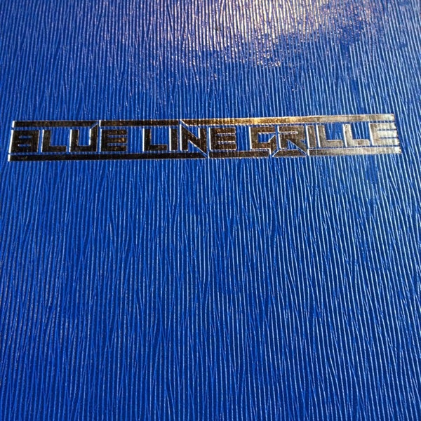 Foto tirada no(a) Blue Line Grille por Art P. em 12/21/2013