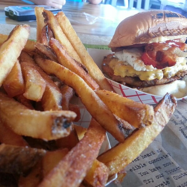 Снимок сделан в BurgerFi пользователем Tony K. 2/8/2014