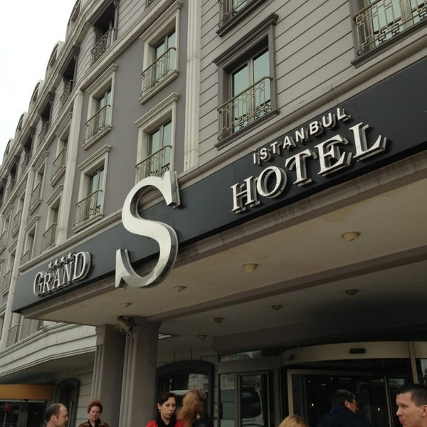 4/7/2013 tarihinde Evgeniyaziyaretçi tarafından Grand S Hotel'de çekilen fotoğraf