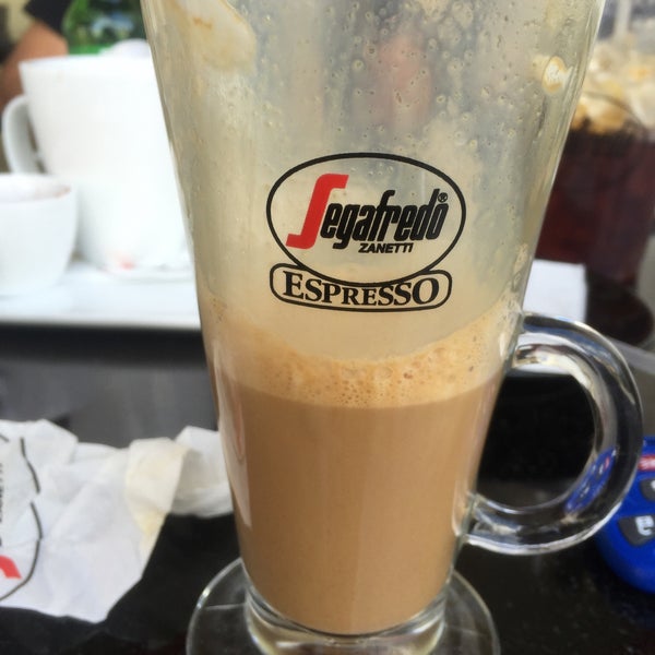 Снимок сделан в Segafredo Espresso Café пользователем ᴡ D. 2/7/2015