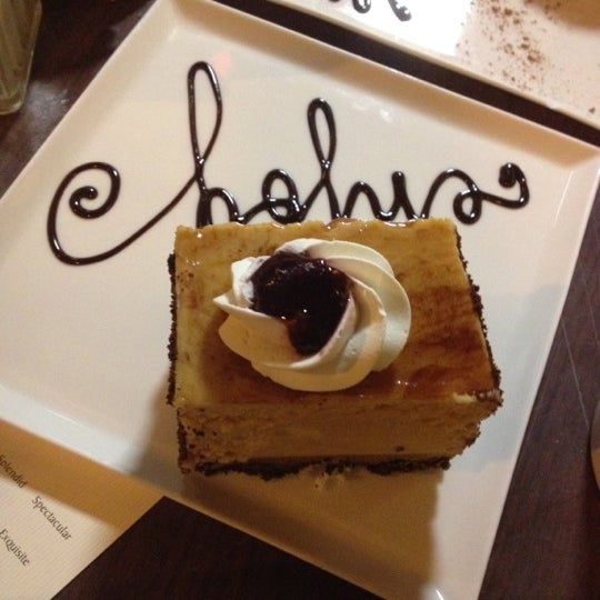 Foto tirada no(a) Heaven Sent Desserts por GK em 5/13/2012