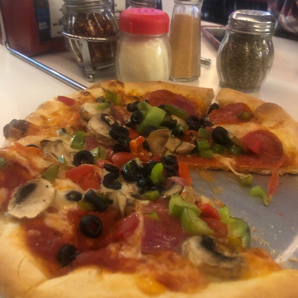 Photo taken at Colonna&#39;s Pizza &amp; Pasta by Jeighsen ®. on 2/8/2020