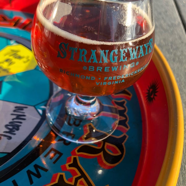 Foto tomada en Strangeways Brewing  por Jen S. el 4/7/2019