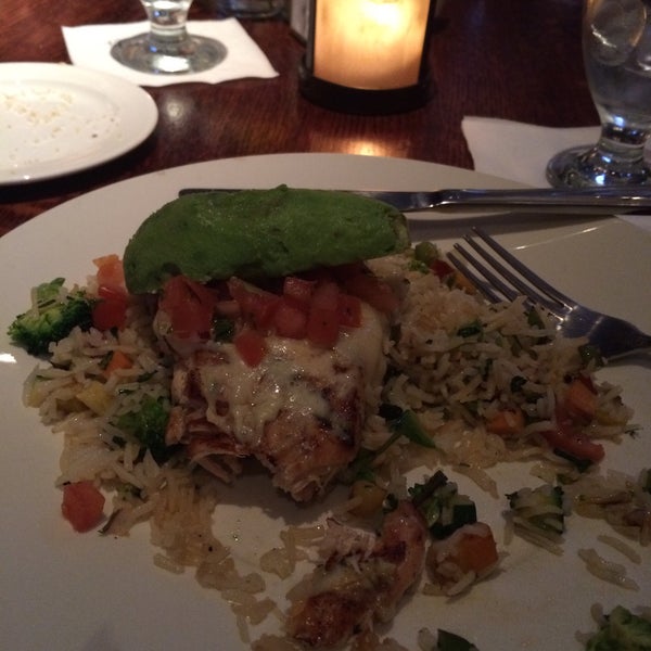 Foto diambil di Joe Theismann&#39;s Restaurant oleh Jen S. pada 2/2/2015