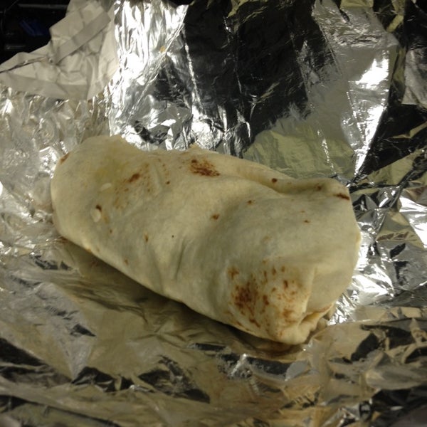 10/8/2013에 Jen S.님이 Well-Dressed Burrito에서 찍은 사진